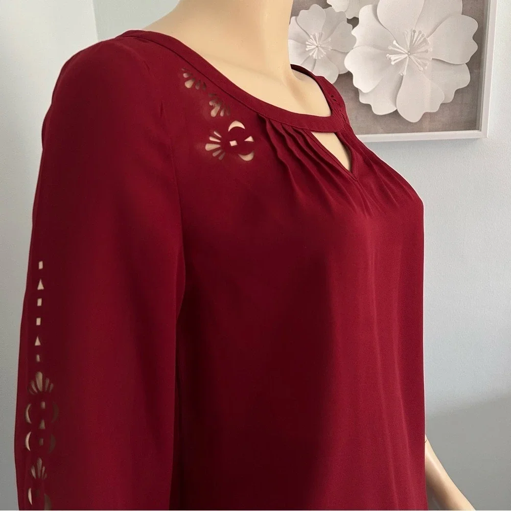 Maeve Anthropologie‎ chiffon laser cut burgundy red top size 4
